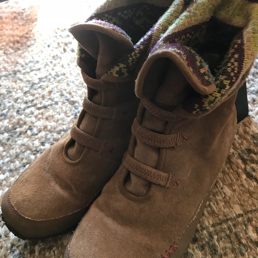 AHNU *sale* suede/wool lined boots.